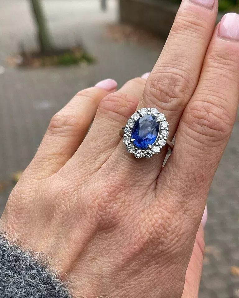 4.39 Ct Oval Natural Sapphire & Diamond Engagement Ring in 14K White Gold (Size 7) 2 4.39 Ct Oval Natural Sapphire & Diamond Engagement Ring in 14K White Gold (Size 7) 2
