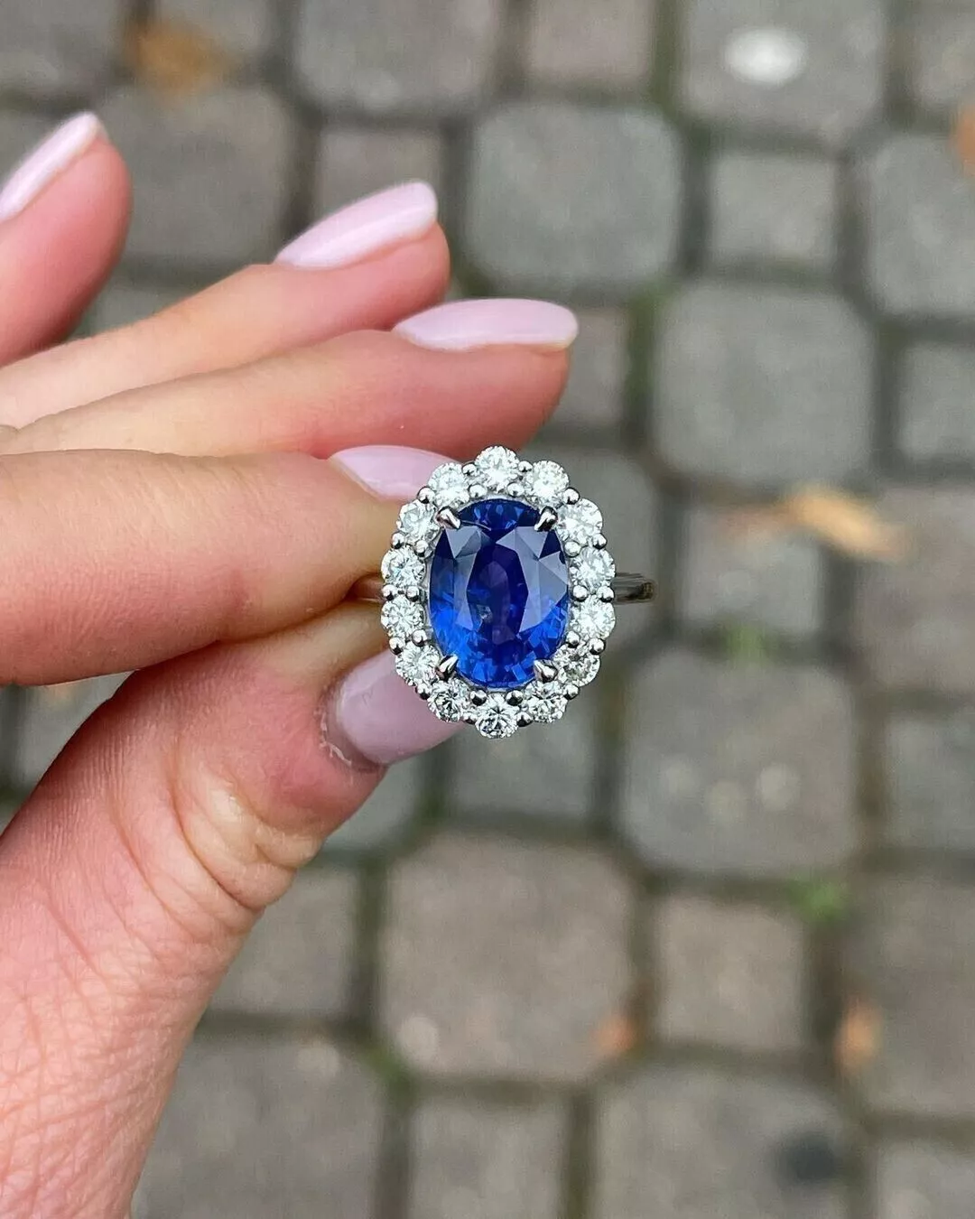 4.39 Ct Oval Natural Sapphire & Diamond Engagement Ring in 14K White Gold (Size 7) 4.39 Ct Oval Natural Sapphire & Diamond Engagement Ring in 14K White Gold (Size 7)